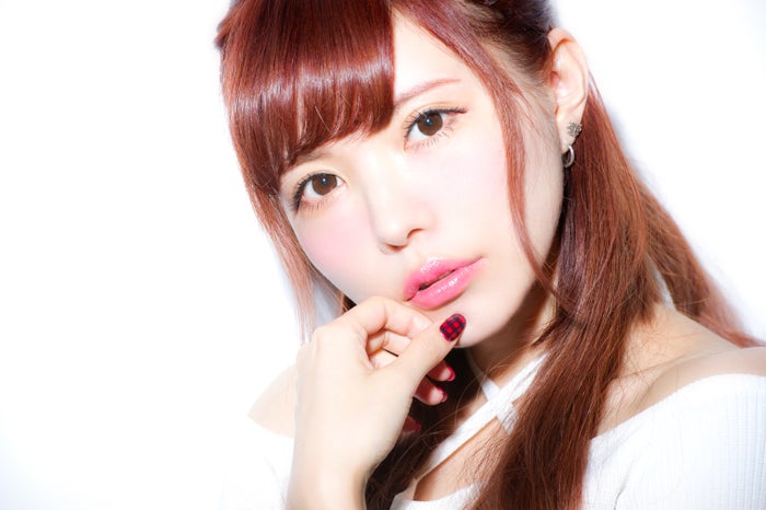 益若つばさの目力に釘付け 大人可愛いナチュラルな瞳にきゅん モデルプレス