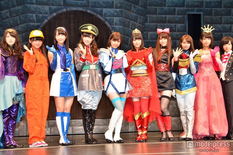 【左から】若月佑美、秋元真夏、松井玲奈、白石麻衣、西野七瀬、生田絵梨花、松村沙友理、桜井玲香、深川麻衣、生駒里奈