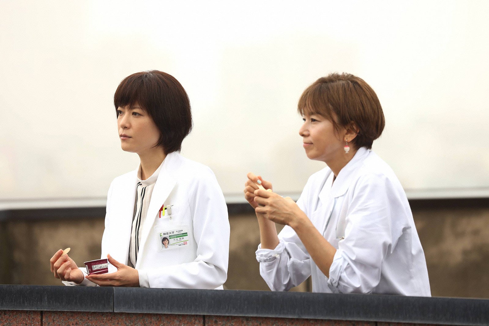 上野樹里・山口智子／「監察医 朝顔」第2話より（C）フジテレビ