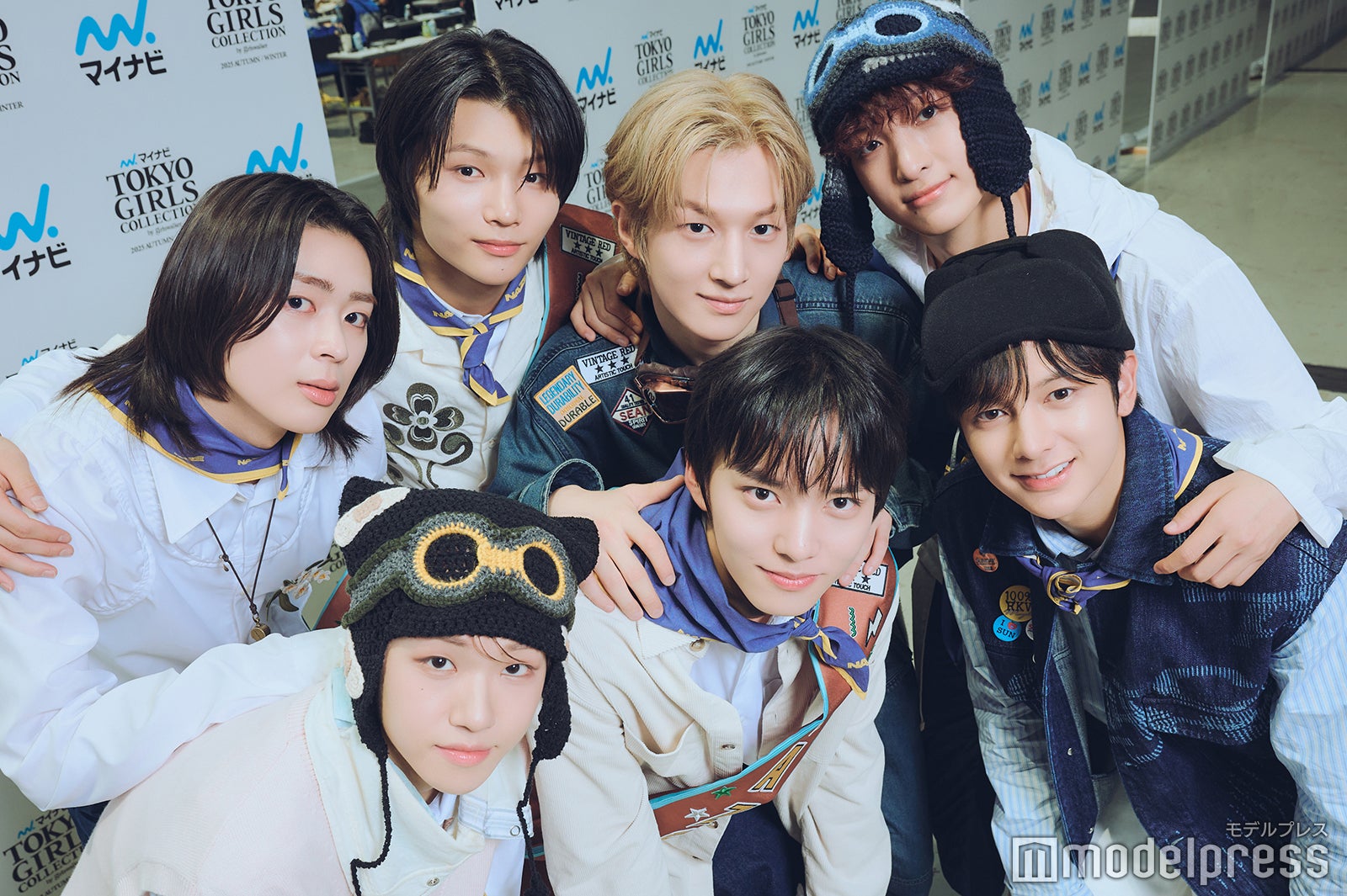 モデルプレスのインタビューに応じたNAZE／（後列）カイセイ、ユウヤ、ユンギ、キムゴン（前列）アト、ドヒョク、ターン（C）モデルプレス