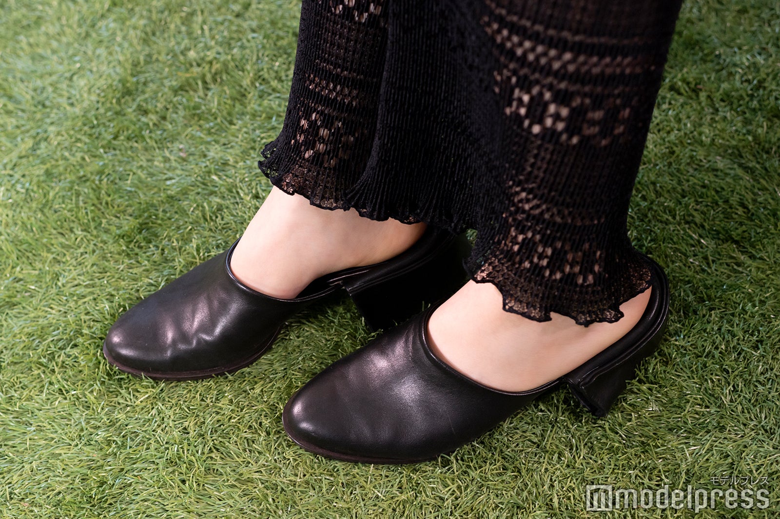 【長濱ねる・シューズ】Kanta Endo（C）モデルプレス