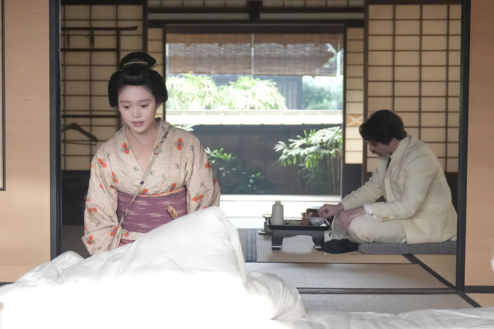 高石あかり、トミー・バストウ「ばけばけ」第32話（C）NHK