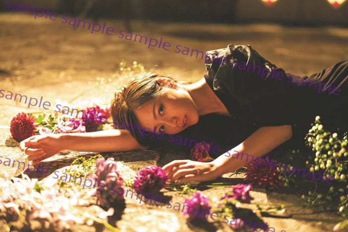 北野日奈子2nd写真集ランダム封入特典ポストカード/撮影:藤本和典