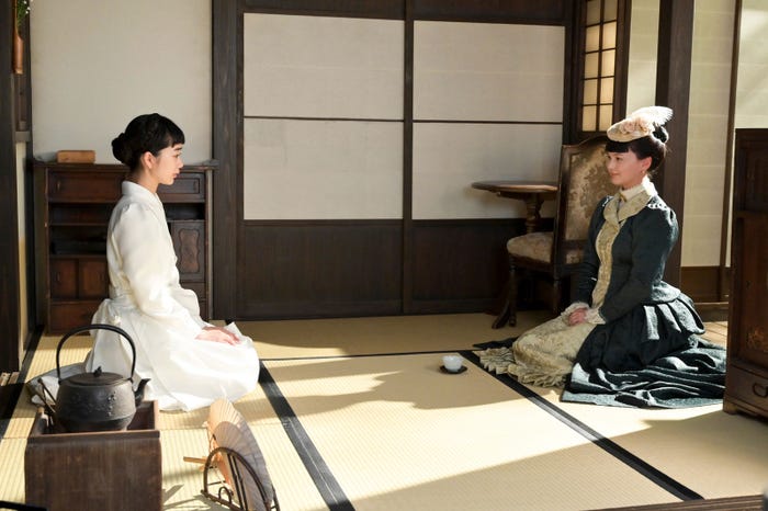 見上愛、多部未華子「風、薫る」第75話(C)NHK