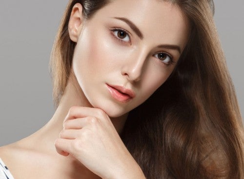 デートメイクの女性