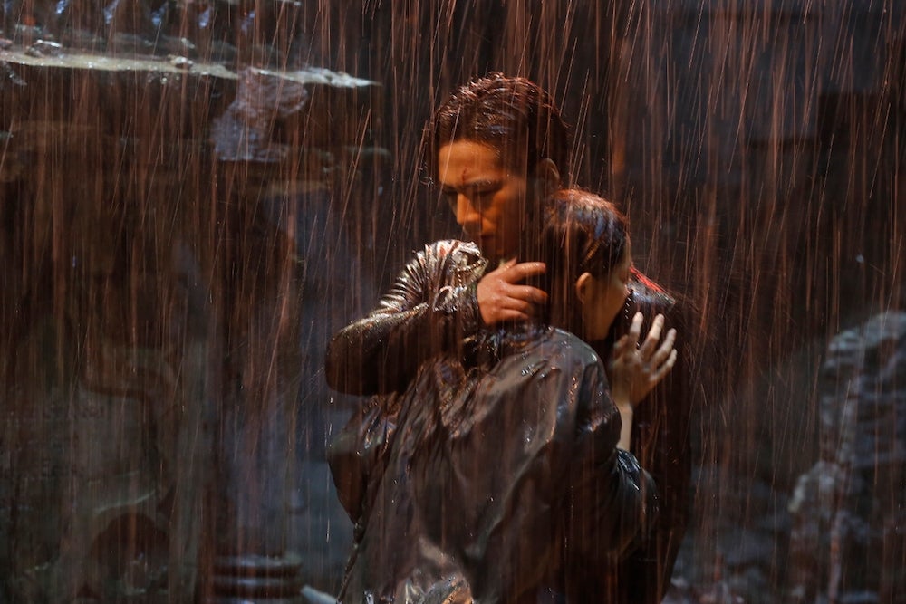 「HiGH＆LOW」登坂広臣＆斎藤工、胸キュン必至の“壁ダン”披露　TAKAHIROもずぶ濡れに