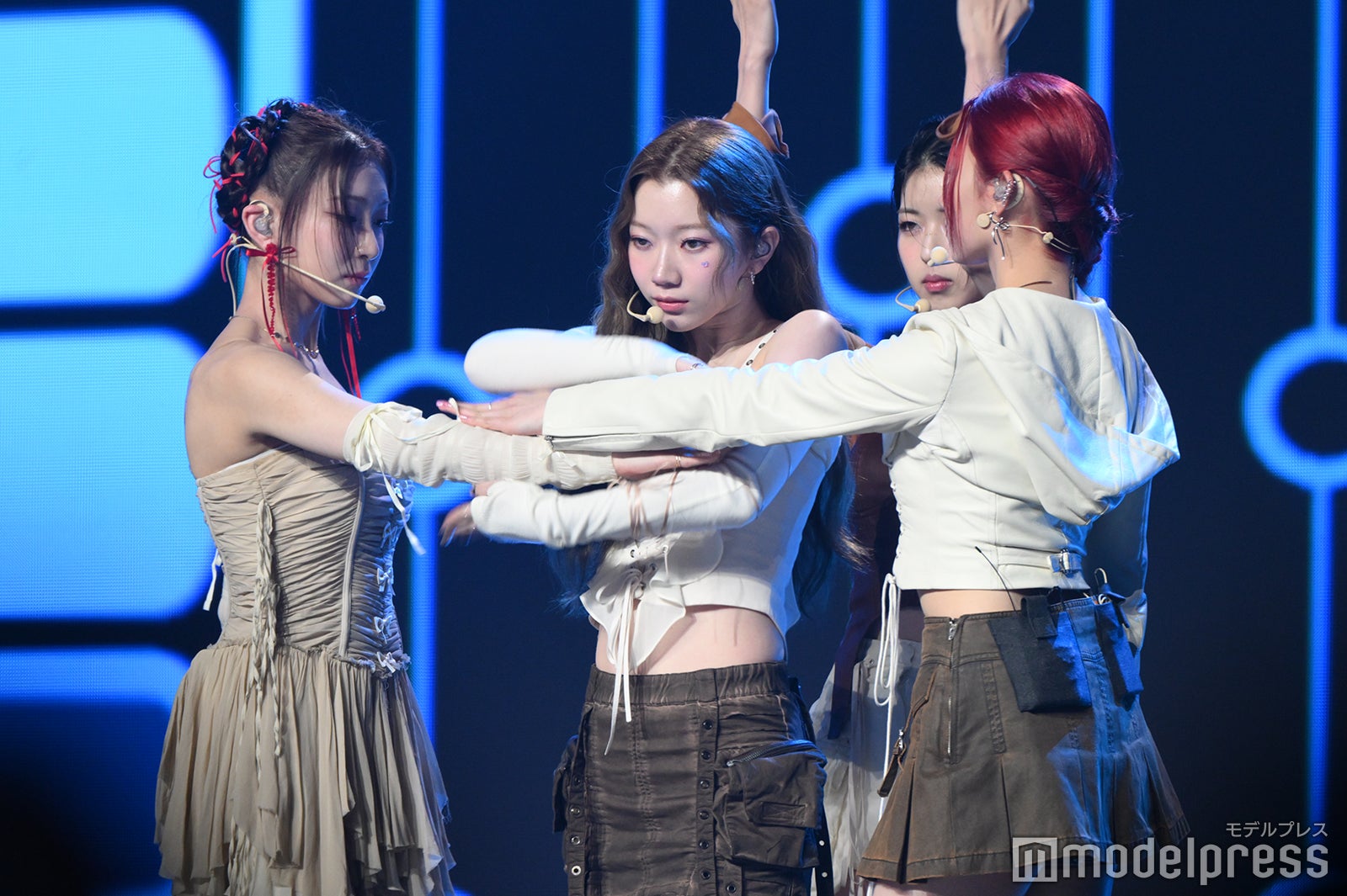 IS:SUE（C）モデルプレス