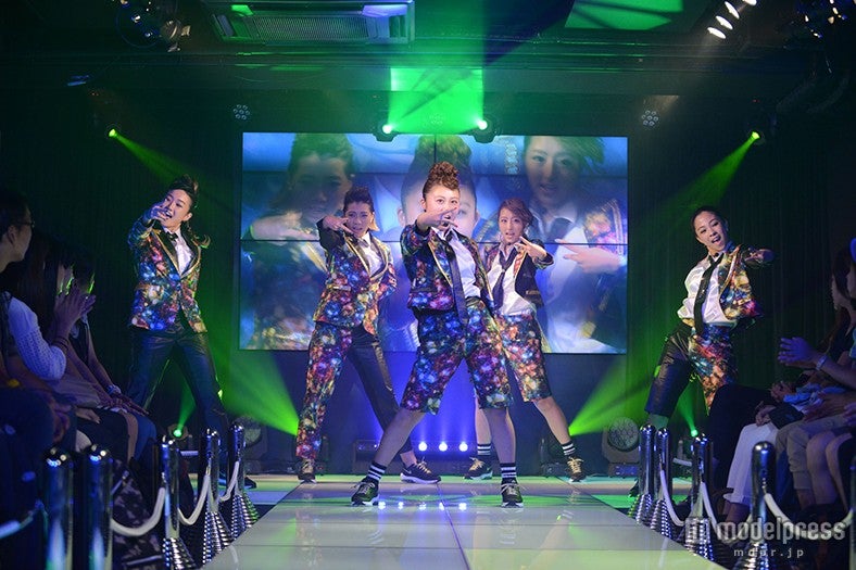 アクロバット・チーム「ピンクダイヤモンド」