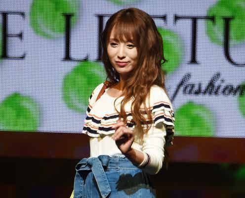 “オトナ化”ねもやよの登場に黄色い歓声 美脚チラリの春コーデ<GBS2016>