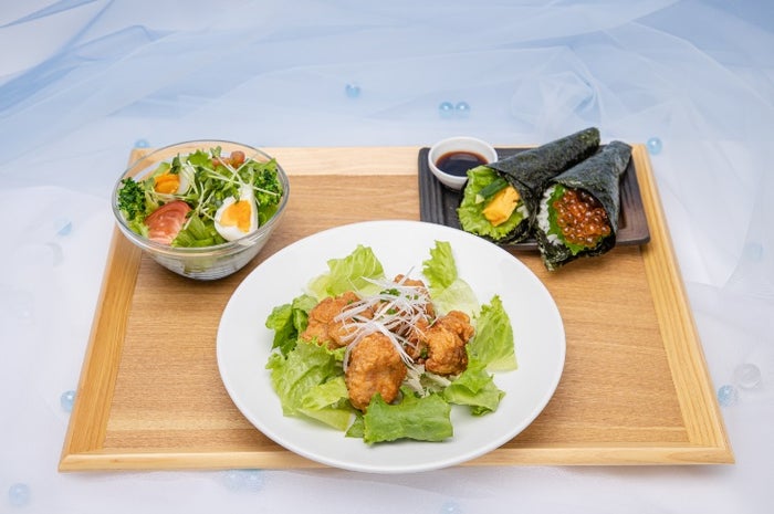 帆高の歓迎会セット  　1,590円／（C）2019「天気の子」製作委員会