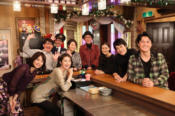 『「天海祐希・石田ゆり子のスナックあけぼの橋」×福山雅治「ウタフクヤマ」合体新年会SP』より(C)フジテレビ
