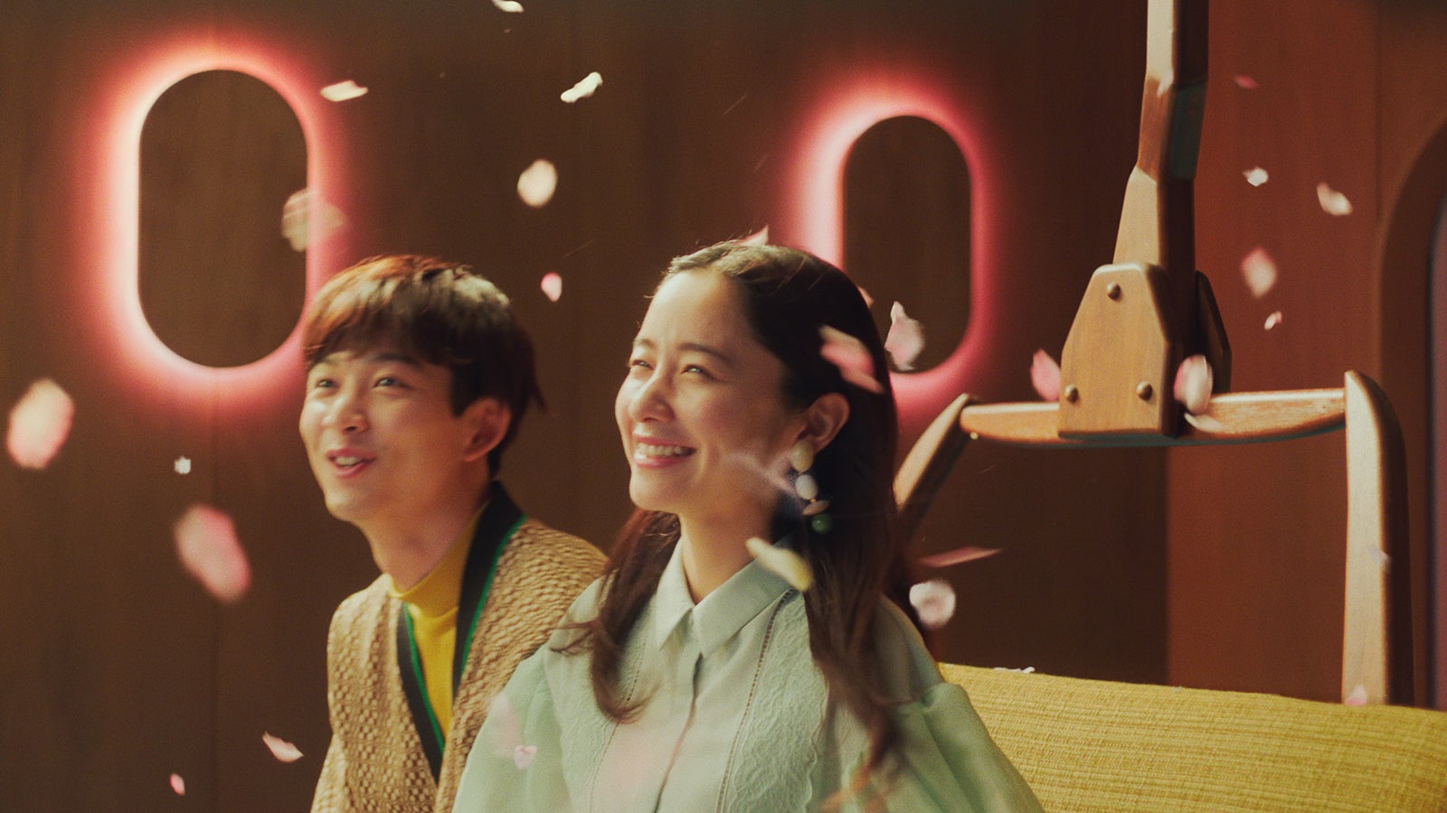 鈴木仁、堀田真由／新CMより（提供写真）