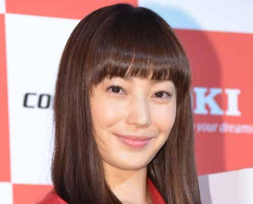 新婚・菅野美穂が「愛」を応援