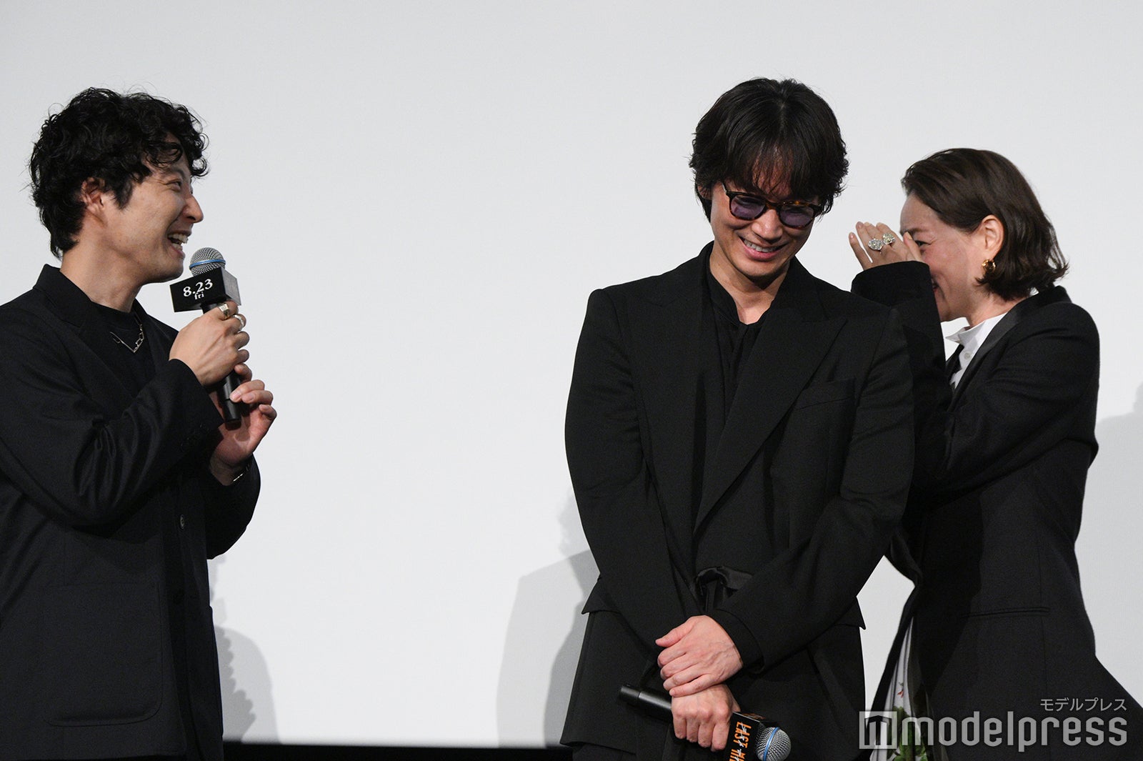 ネタバレしそうになって笑う星野源、綾野剛、市川実日子（C）モデルプレス