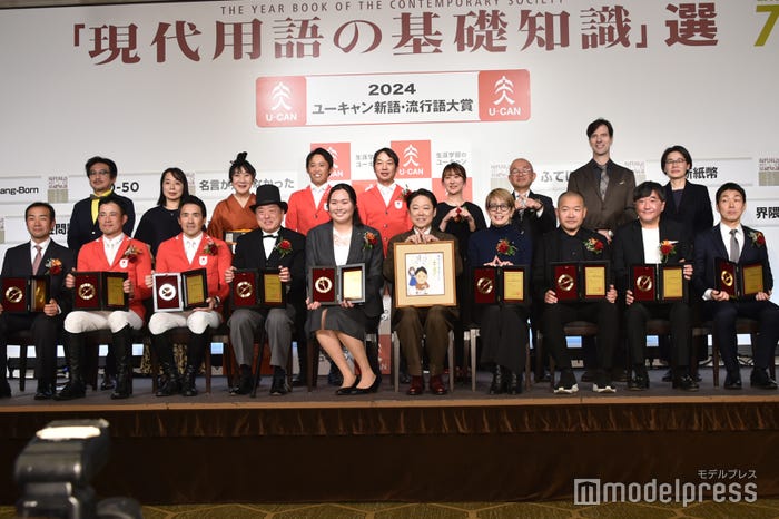 (前列左から)根岸淳監督、北島隆三選手、大岩義明選手、小島進氏、北口榛花選手、阿部サダヲ、磯山晶氏、大根仁監督、中山道彦氏、稲垣衆史氏(後列左から)戸本一真選手、田中利幸選手、天宮沙恵子氏、金子文紀氏(C)モデルプレス