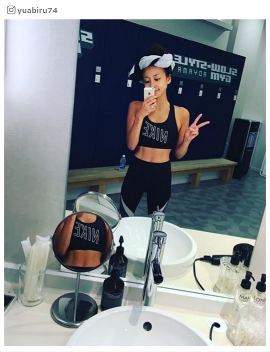 あびる優、くびれた美腹筋に反響