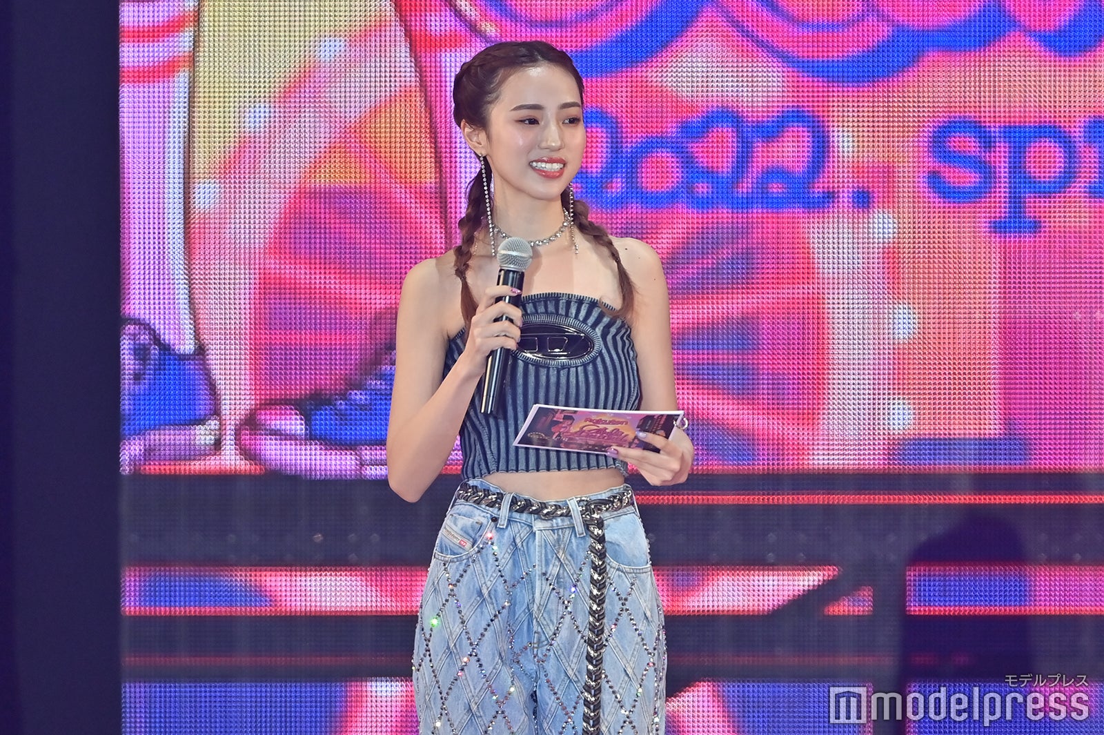 （C）モデルプレス