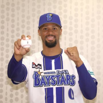 DeNA・デュプランティエ 背番号「0」を選んだ理由 「オッス」にかけてる！？ キャンプ地で入団会見