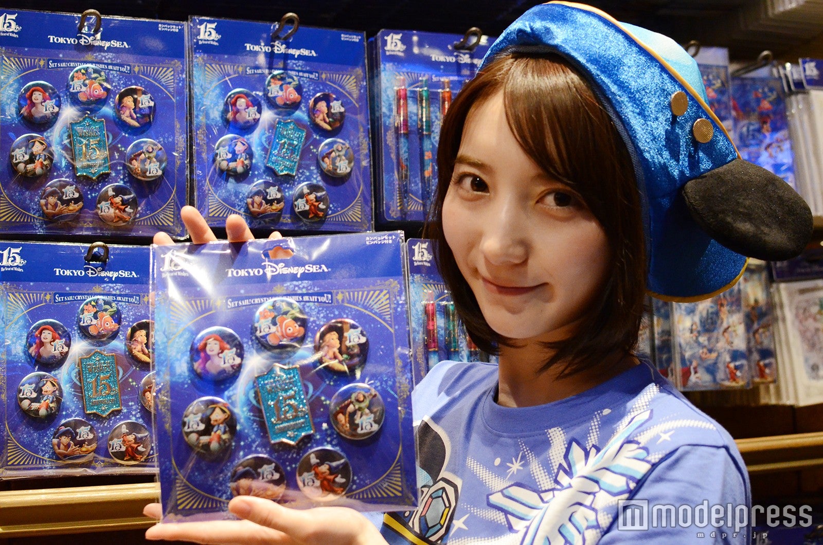 缶バッジセット、ピンバッジ付き￥2500（モデル：堀瑞希）／（C）モデルプレス