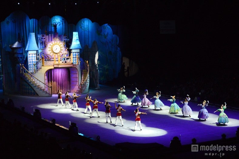 「ディズニー・オン・アイス」お城の舞踏会