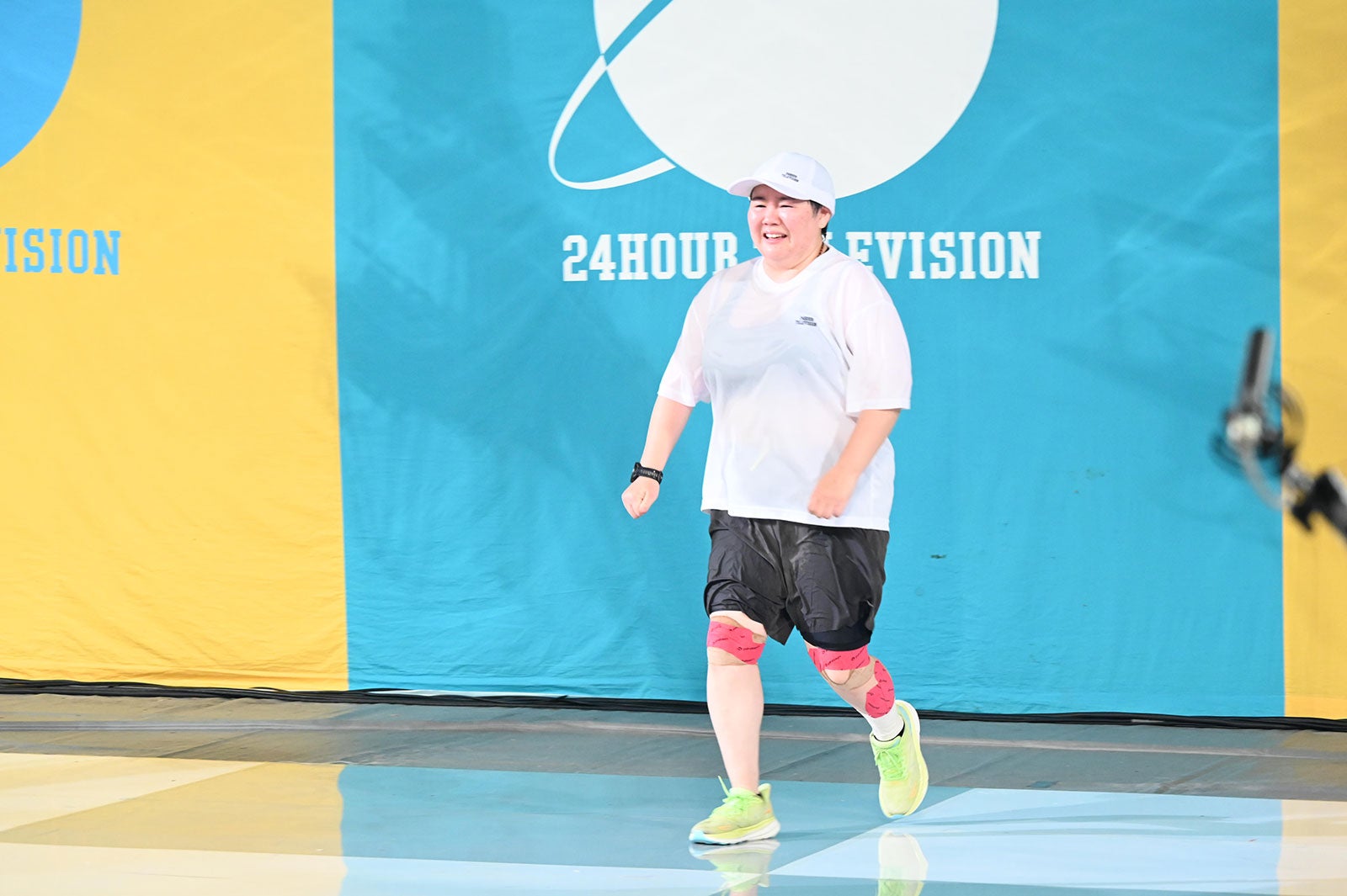 「24時間テレビ」やす子チャリティーマラソン涙で完走 募金総額4億超え「走れて良かったな～」