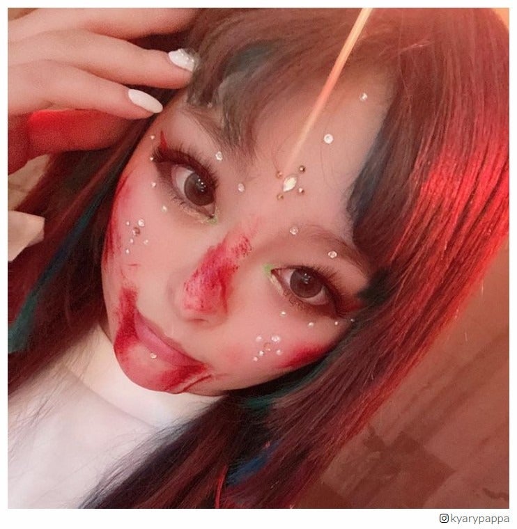 きゃりー、“血まみれ”自撮りショットに｢リアル｣の声