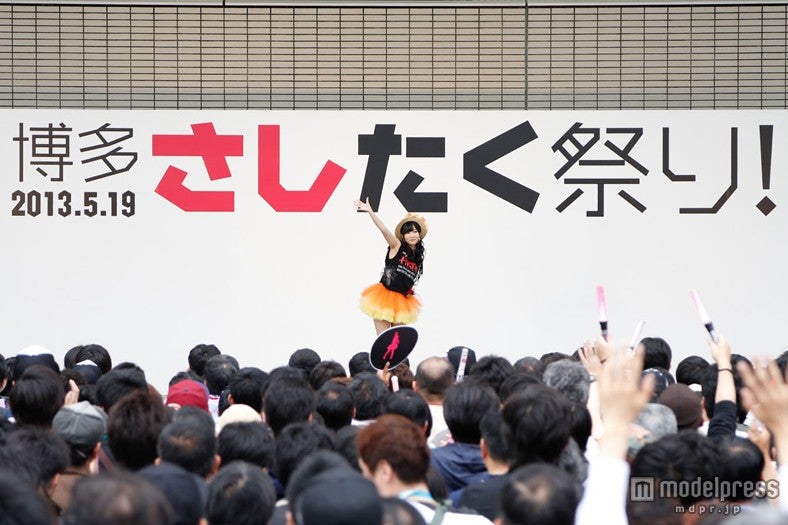 HKT48のデビューシングル「スキ！スキ！スキップ！」の福岡全国握手会特別編を行った指原莉乃