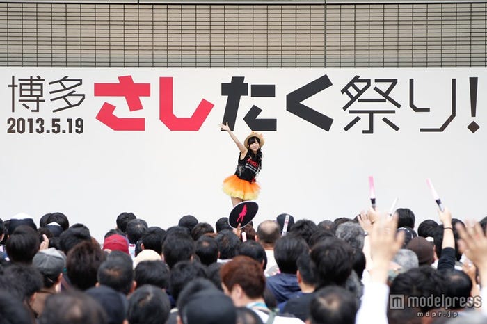 HKT48のデビューシングル「スキ!スキ!スキップ!」の福岡全国握手会特別編を行った指原莉乃