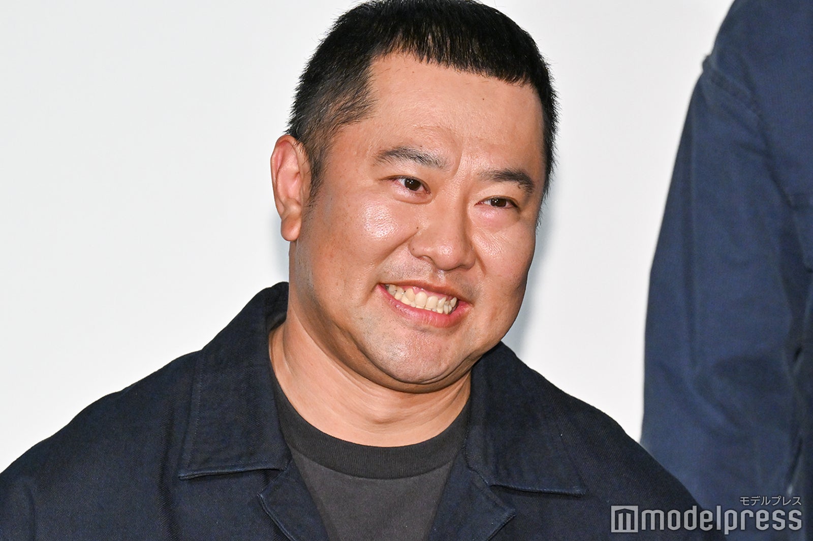 とにかく明るい安村（C）モデルプレス