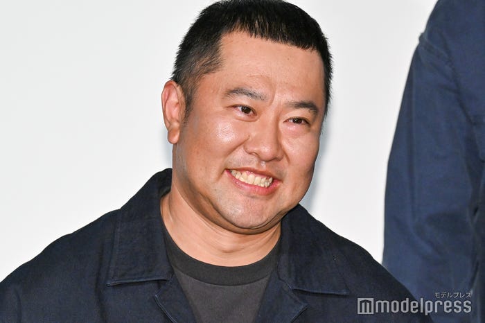 とにかく明るい安村(C)モデルプレス