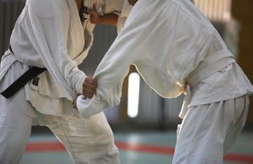アジア大会柔道で衝撃事態 中国選手が日本・前田凛に噛みつき反則負け 歯型くっきり・・・コーチからは「反則、反則」の声 中国選手は不満訴え
