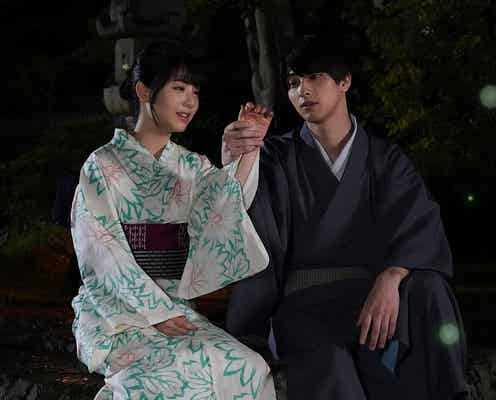 浜辺美波&横浜流星、手を握って語り合う<私たちはどうかしている>