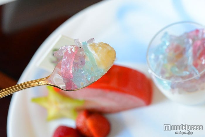 色鮮やかな紫蘇ゼリー