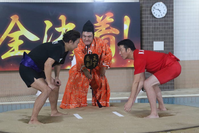 香取慎吾vs加藤浩次「水上大相撲」で対決(C)フジテレビ