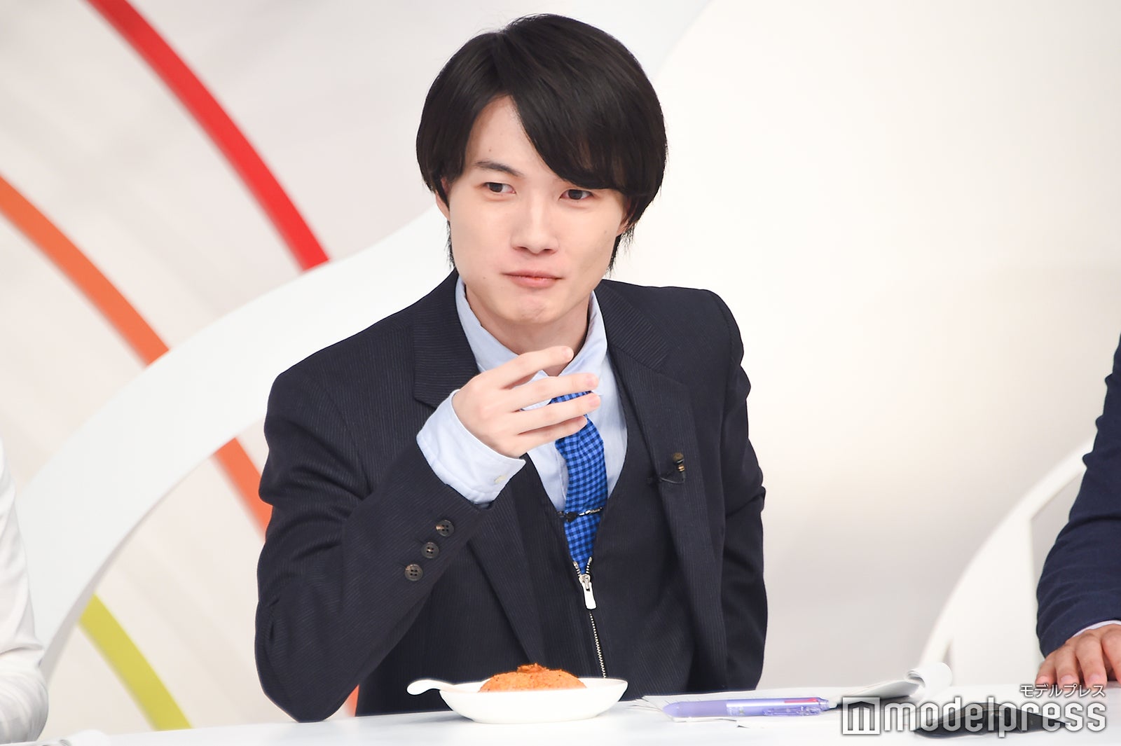 食レポに挑戦した神木隆之介 （C）モデルプレス