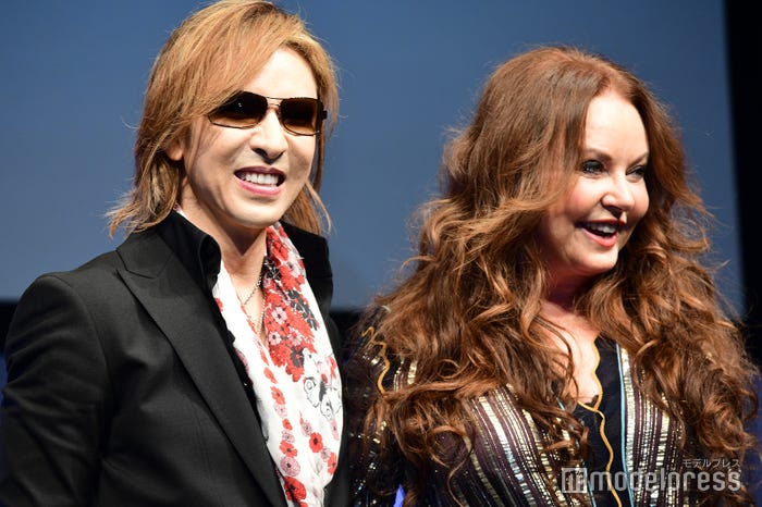 YOSHIKI、サラ・ブライトマン(C)モデルプレス