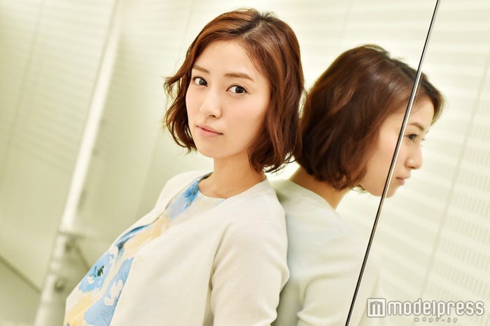 モデルプレスのインタビューに応じた岡本あずさ(C)モデルプレス