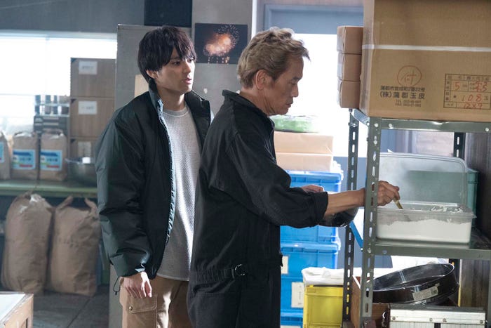 山田裕貴、遠藤憲一「君が心をくれたから」第1話より(C)フジテレビ