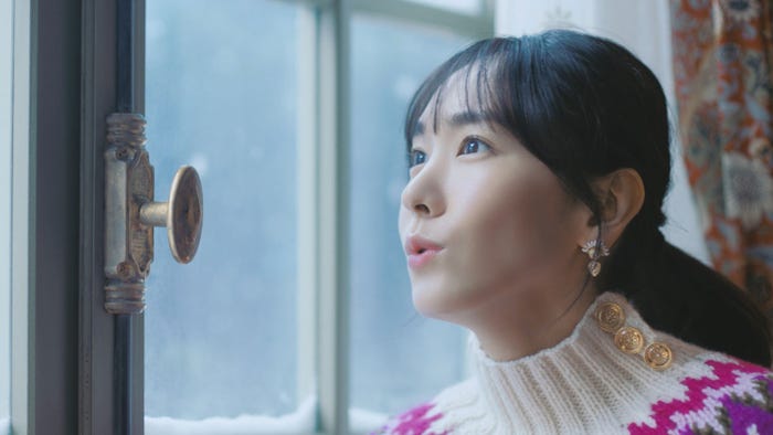 新垣結衣/新テレビCM「今年も雪のようなくちどけを。」篇より(提供写真)