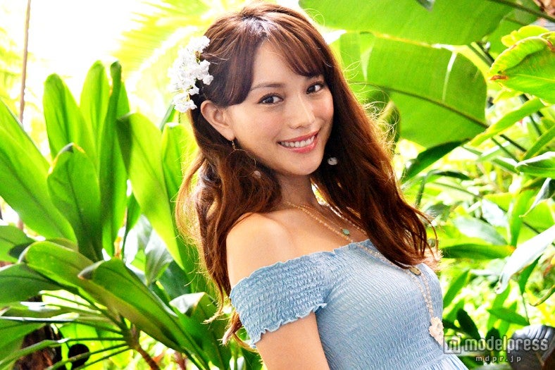 モデルプレスのインタビューに応じた蛯原友里