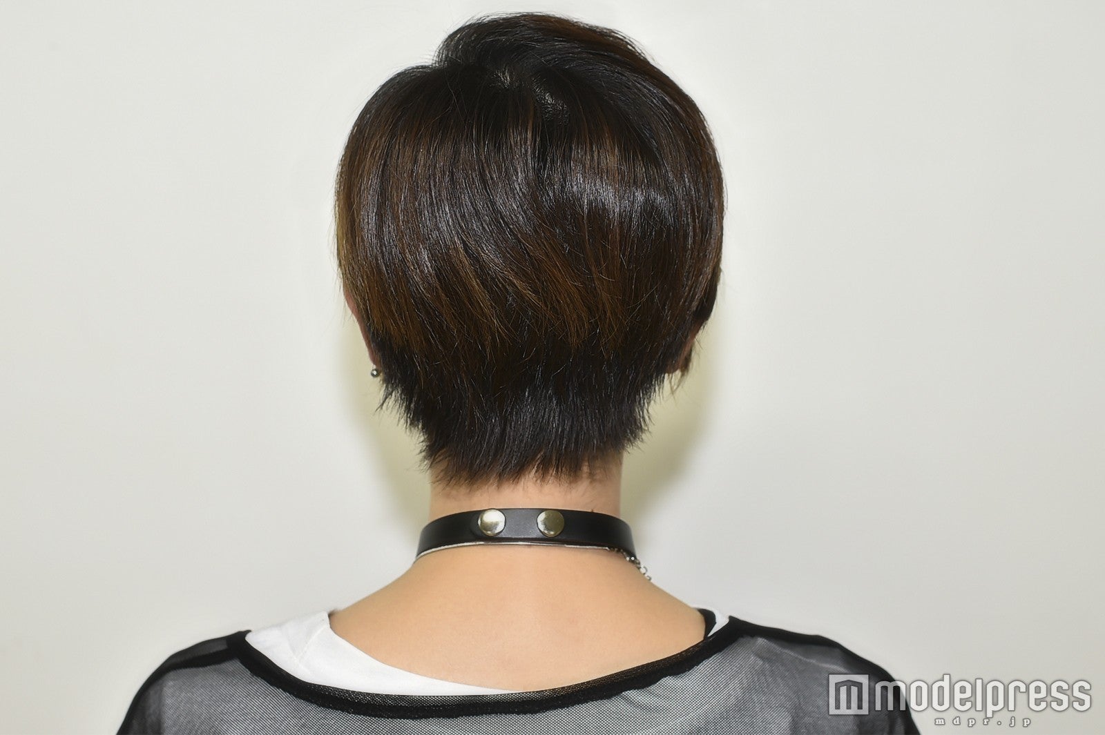ショートヘアのこだわりは？バックはばっさりカット （C）モデルプレス
