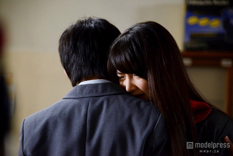 今夏7月より公開決定「生贄のジレンマ」より（左から）須賀健太と竹富聖花（C） 2013土橋真二郎、アスキー・メディアワークス／ジェネオン・ユニバーサル・エンターテイメント