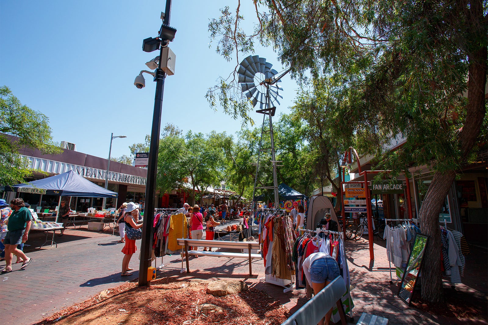 アリススプリングスの中心的なストリート「トッドモール」／画像提供：ノーザンテリトリー政府観光局