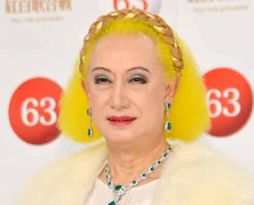 <紅白本番>美輪明宏、黒髪姿で「ヨイトマケの唄」をフル歌唱