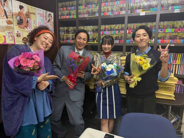 高畑遊、徳井義実、桃月なしこ、九十九黄助(C)「令和に官能小説作ってます」製作委員会