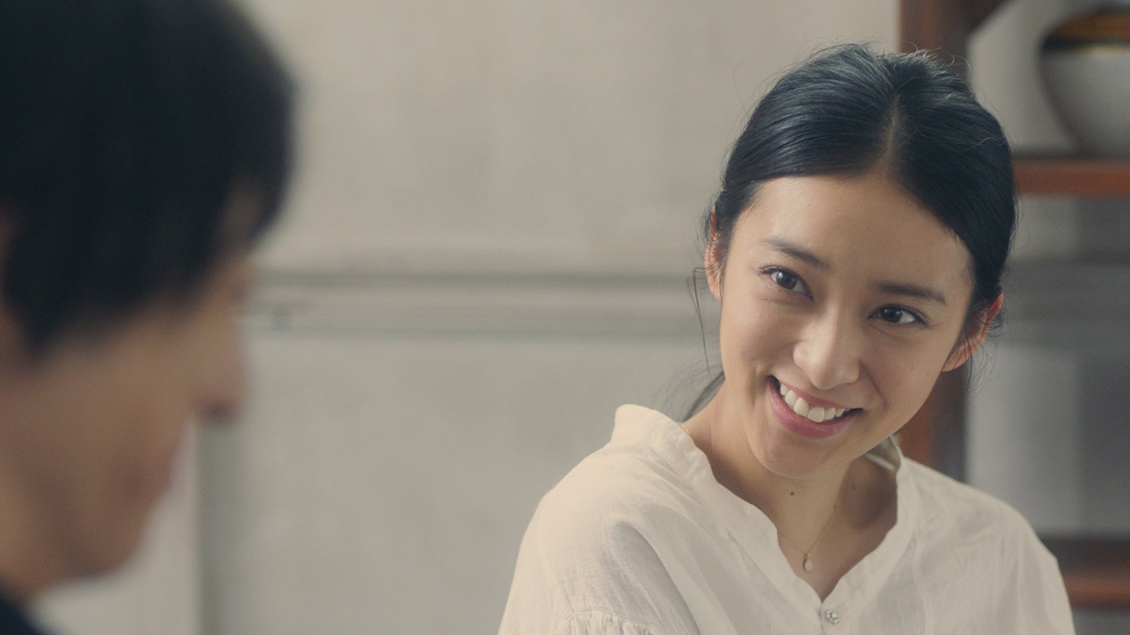 朝篇「21:25 東京発、プラハ行き」より（提供写真）