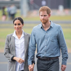 ヘンリー王子とメーガン妃、ボランティア活動をする人々に食事を配達。