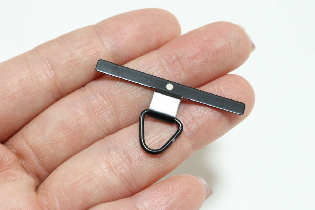 ダイソーのストラップホールシート2P