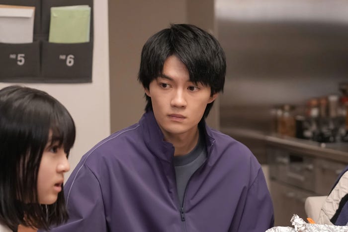 新津ちせ、佐野勇斗「おむすび」第122話(C)NHK