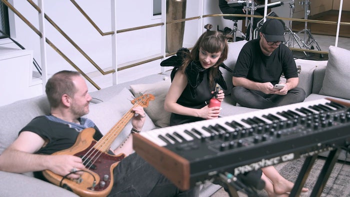 Chvrches チャーチズ テラスハウス訪問 スペシャルオープニング公開 モデルプレス Chvrches チャーチズ テラスハウス訪問 スペシャルオープニング公開 モデルプレス